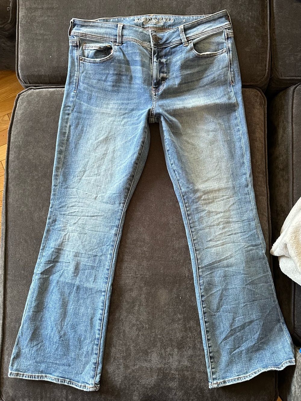 Like New Women’s American Eagle Outfitters Kick Boot Cut Jeans 16 Short